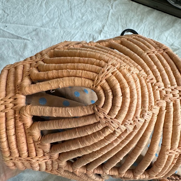 New Sans-Arcidet Collection Designer peach Raffia Woven Basket Bag - Picture 11 of 16